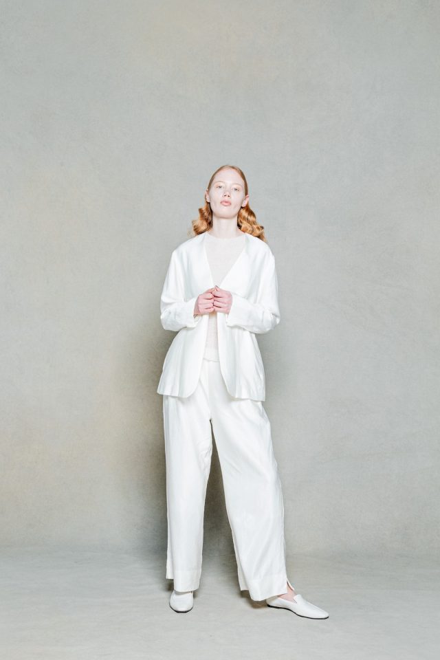 <h6>JACKET 011-LONG_natural<br />
KNIT 057_natural<br />
PANTS 073_natural</h6>
