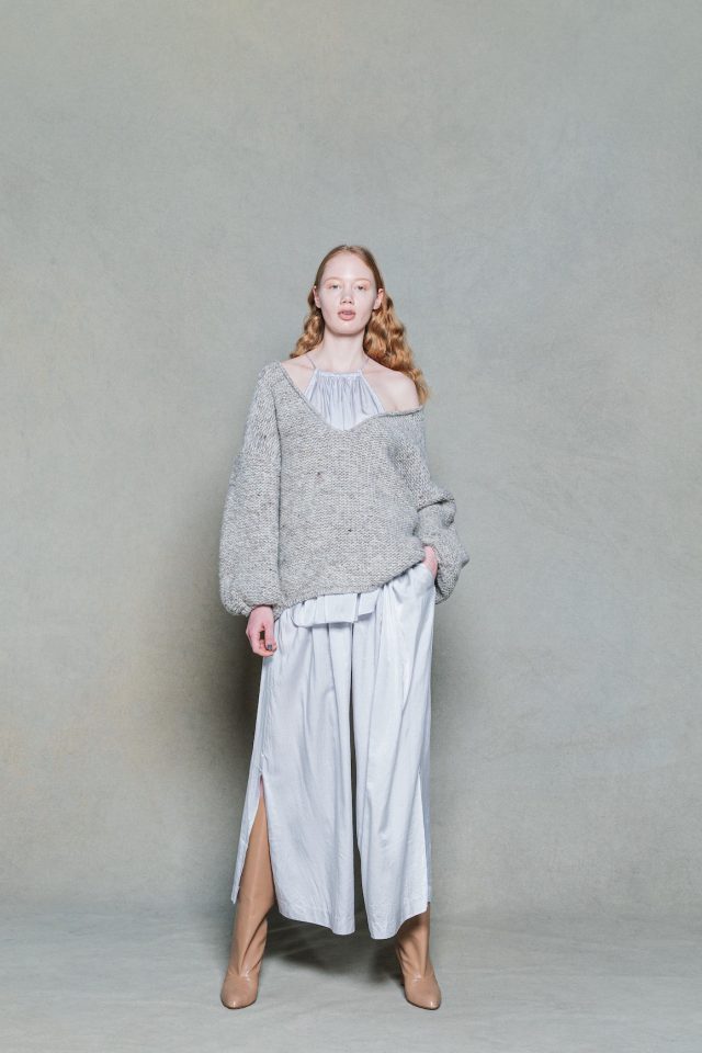 <h6>KNIT 049_brown<br />
CAMISOLE 009_ink light grey<br />
PANTS 074_ink light grey</h6>
