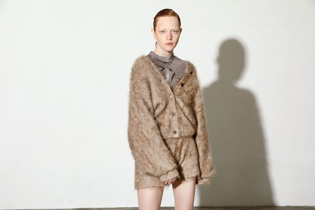 <h6>KNIT 071 & 075_BROWN<br />
BLOUSE 075_FIG-GRAY</h6>
