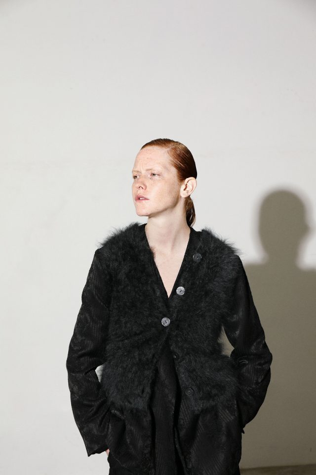 <h6>KNIT 072_CHARCOAL<br />
JACKET 014 & PANTS 090_BLACK</h6>
