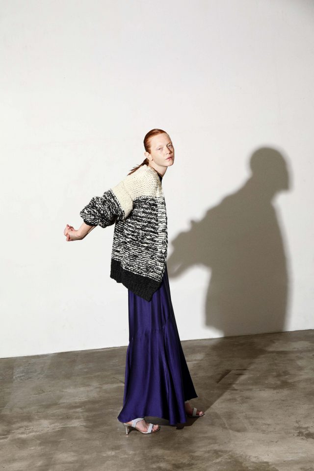 <h6>KNIT 078_GRAY-NATURAL<br />
SKIRT 046_LOGWOOD-VIOLET NAVY</h6>
