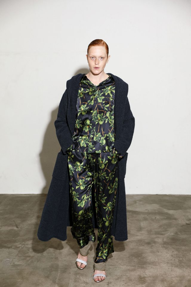 <h6>KNIT 077_NAVY<br />
BLOUSE 076 & PANTS 092_NAVY<br />
KNIT 092_GRAY-KHAKI</h6>
