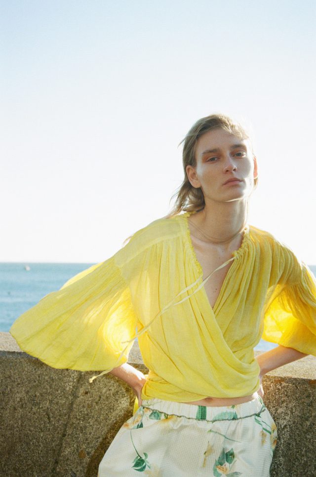 <h6>TOPS 104_Col.Fukugi yellow<br />
PANTS 101_Col.Cream</h6>
