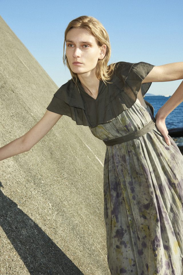 <h6>TOPS 102Col.sesame-grey<br />
DRESS 090-2_Col.botanical mix</h6>
<p> </p>
