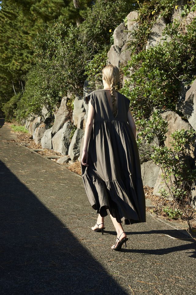 <h6>DRESS 088_Col.sesame-grey</h6>
