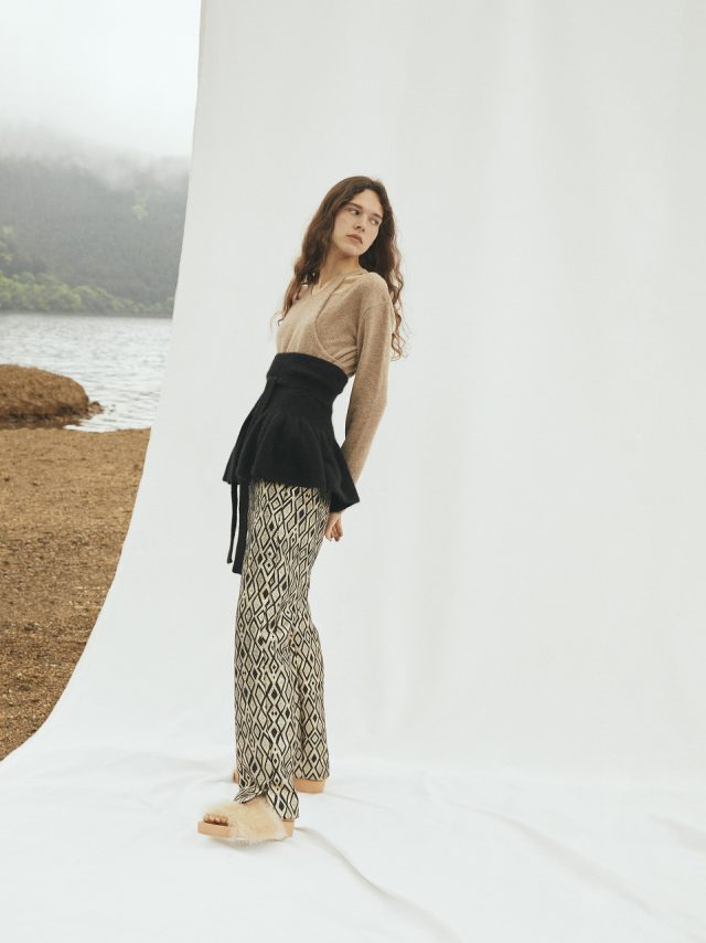 <h6>Cashmere Pullover_Col.camel_knit 118<br />
Raccoon knit Bustier_Col.black_Kint 121<br />
Cotton silk & lame jacquard Pants_Col.black_Pants 107</h6>
