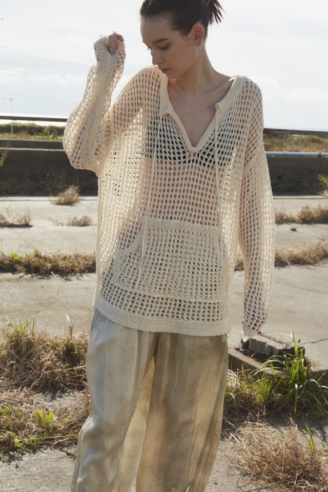 <h6>Washi mesh knit Pullover_Col.natural_KNIT 128<br />
Cotton silk satin Natural dye Patns_Col.grape-green ×  grey_Pants 108-1</h6>
