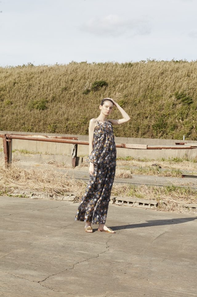 <h6>Cotton organdie Pansy print Set-up_ol.black_Tops 116 & Pants 114</h6>
