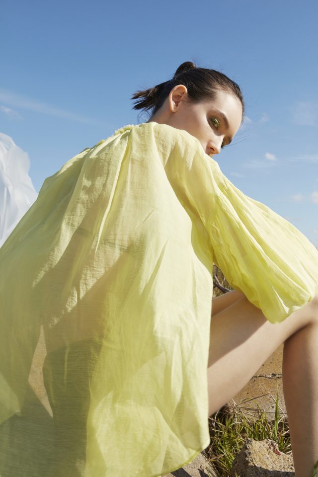 <h6>Cotton silk organdie Botanical dye Tops_Col.sasa-lime green_TOPS 114</h6>
<p> </p>
