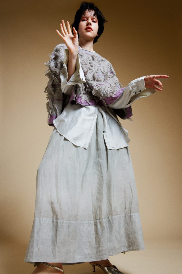 <h6>Cut jacquard Cape_Col.grey_KNIT160<br />
Silk satin Botanical dye Blouse_Col.sesame-light grey_BLOUSE119<br />
Cotton silk natural dye Skirt_Col.pine charcoal-grey_SKIRT064-1</h6>
