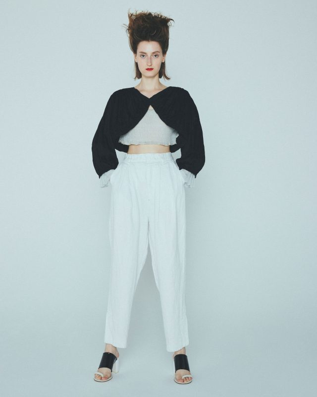<h6>Cotton satin Bolero with botanical dye_logwood-black_BOLERO 001<br />
Linen silk knit Cape_silver grey_KNIT 176<br />
Linen denim Pants_gardenia-blue_PANTS 110-21</h6>
