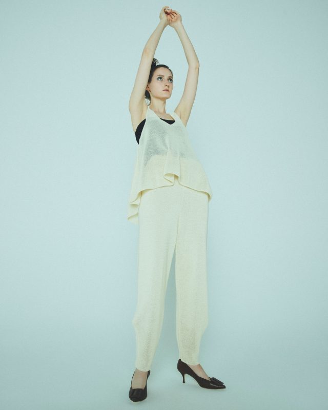 <h6>Japanese paper Set-up_natural_KNIT 186 & 184<br />
Silk Tops_black_KNIT 177</h6>
